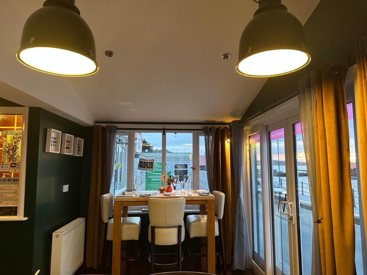 The Waterfront Boutique Hotel Stanley Exteriör bild