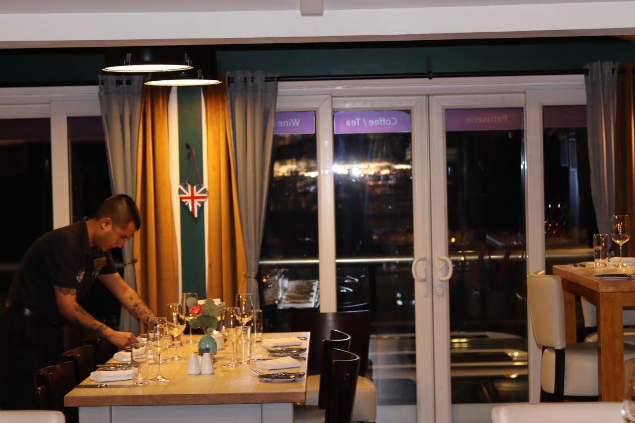 The Waterfront Boutique Hotel Stanley Exteriör bild