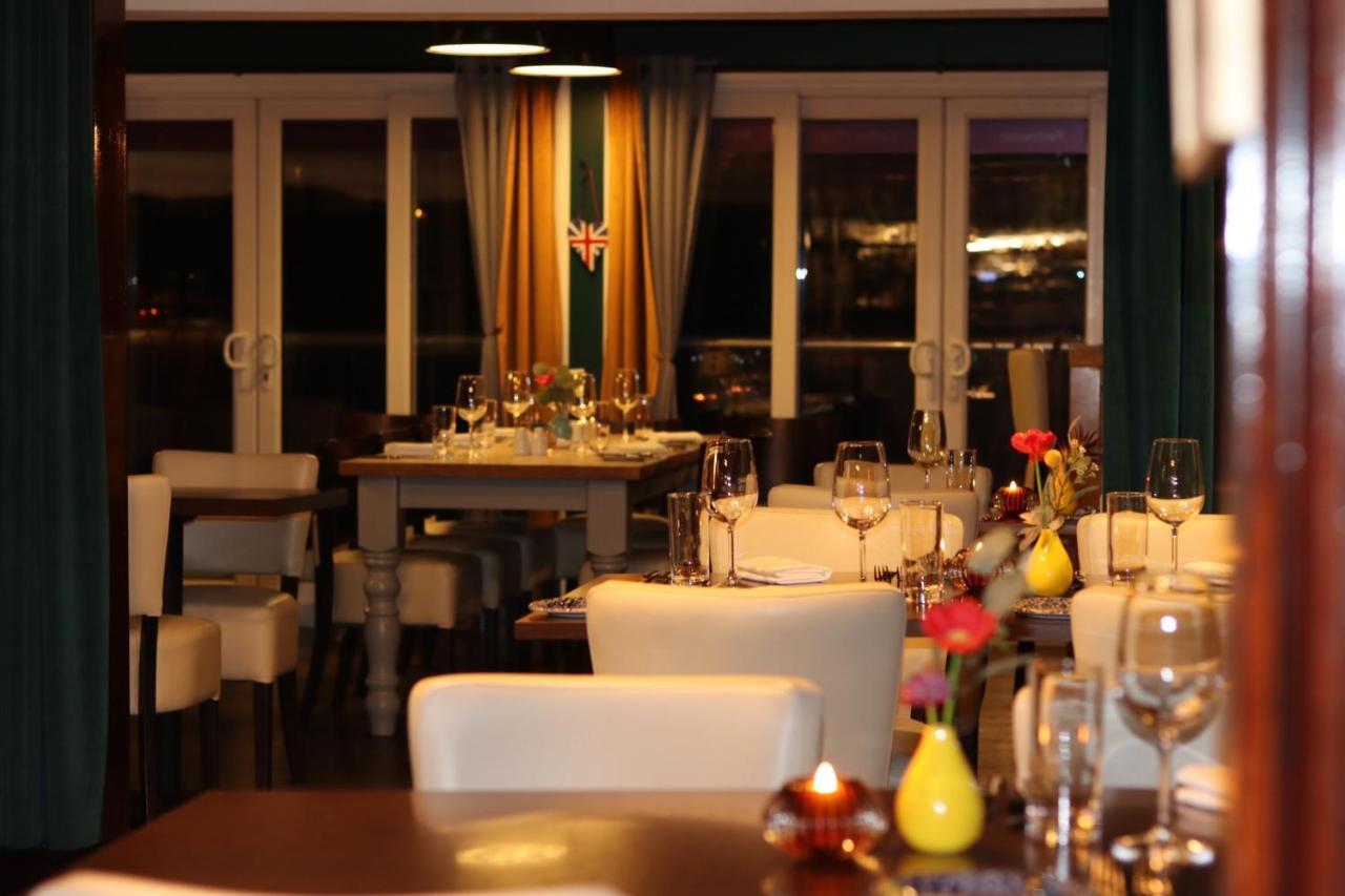 The Waterfront Boutique Hotel Stanley Exteriör bild